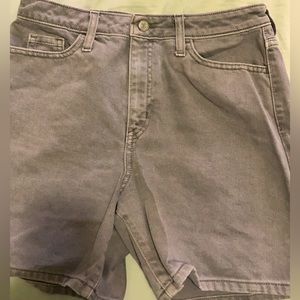 Grey baggy grunge shorts!